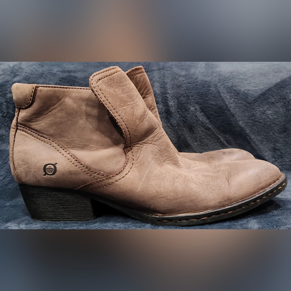 BORN Taupe Leather Low Heel Slip On Ankle Boots Booties Women's Sz 9.5 - Picture 4 of 10
